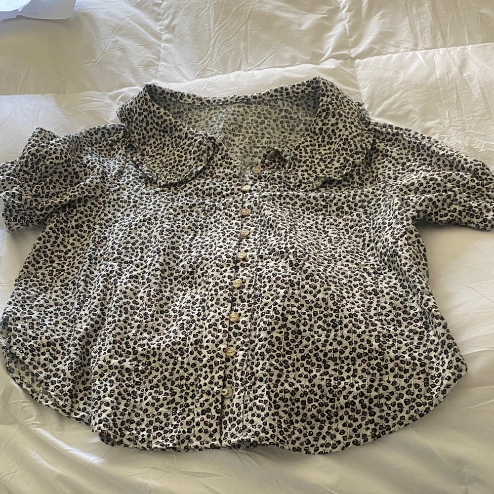 Leopard Print Button-Up Blouse in Cream and Black Peter Pan collar. No tuck top